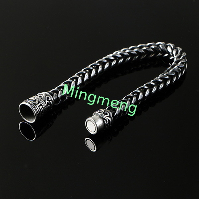 Edelstahl-Männerarmband mit Retro-musterterter Oberfläche gegossen Magnetschnalle Design, trendiges Accessoire