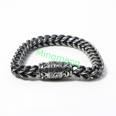 Edelstahl-Männerarmband mit Retro-musterterter Oberfläche gegossen Magnetschnalle Design, trendiges Accessoire