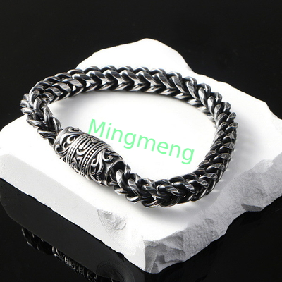 Edelstahl-Männerarmband mit Retro-musterterter Oberfläche gegossen Magnetschnalle Design, trendiges Accessoire